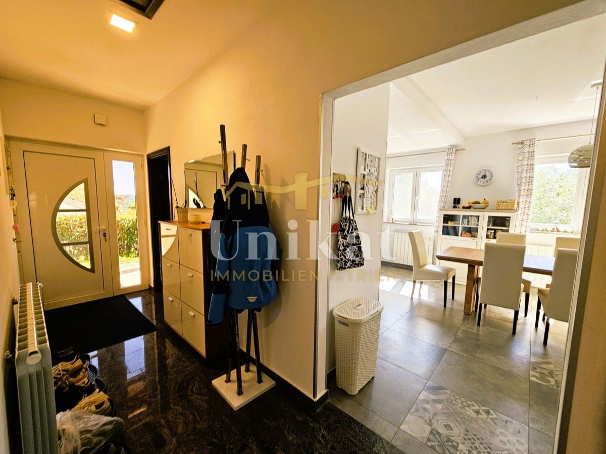 Villetta indipendente - piscina, garage e grande giardino